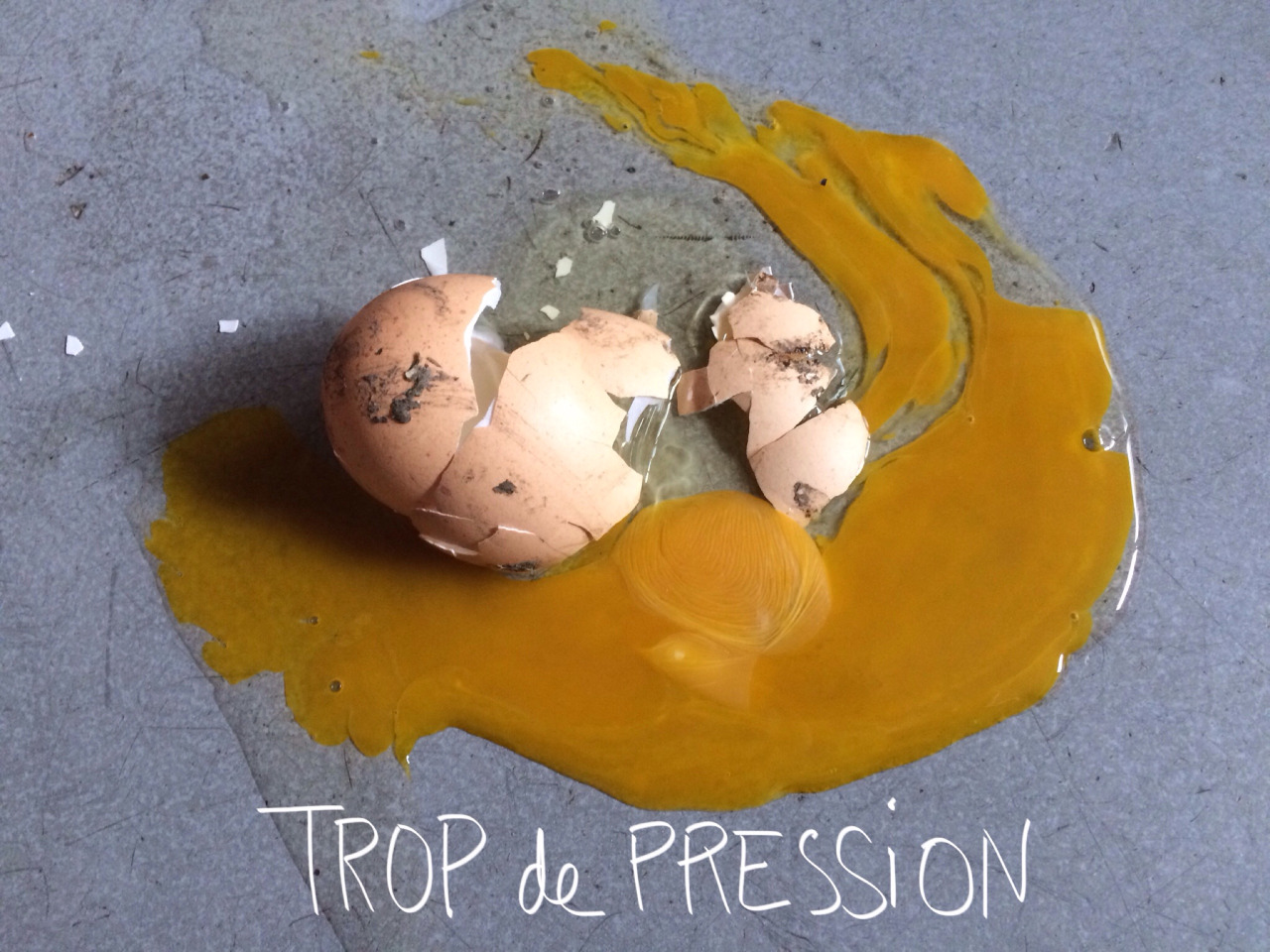 egg@work “trop de pression” / “too much pressure” par Cibi1974